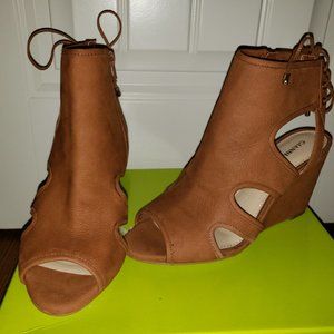 Gianni Bini size 7.5 suede leather wedge heels